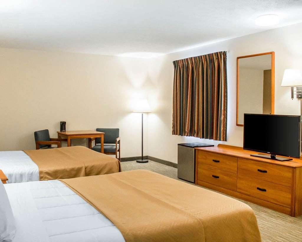 Econo Lodge Elkhart North - photo 13