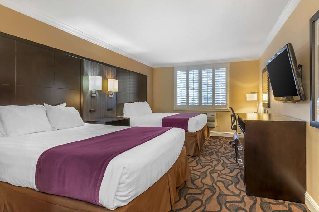 Best Western Plus Airport Plaza - photo 21