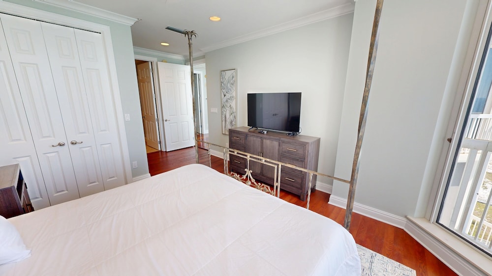 Silver Beach Towers 1905E is a Gulf Front 3 BR Penthouse Free Beach Service by RedAwning - photo 12
