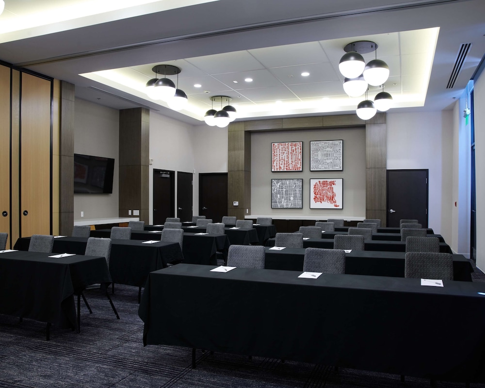 Hampton Inn & Suites Los Angeles Sherman Oaks - photo 56
