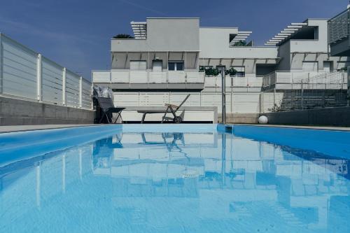 The Prince Luxury apartments with Pool — 4-Star Luxury Hotel in Peschiera Del Garda, Italy