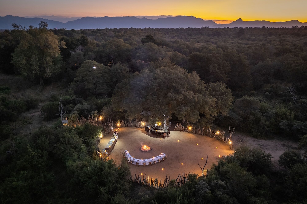 Karongwe Chisomo Safari Camp — 4-Star Luxury Hotel in Hoedspruit, South Africa