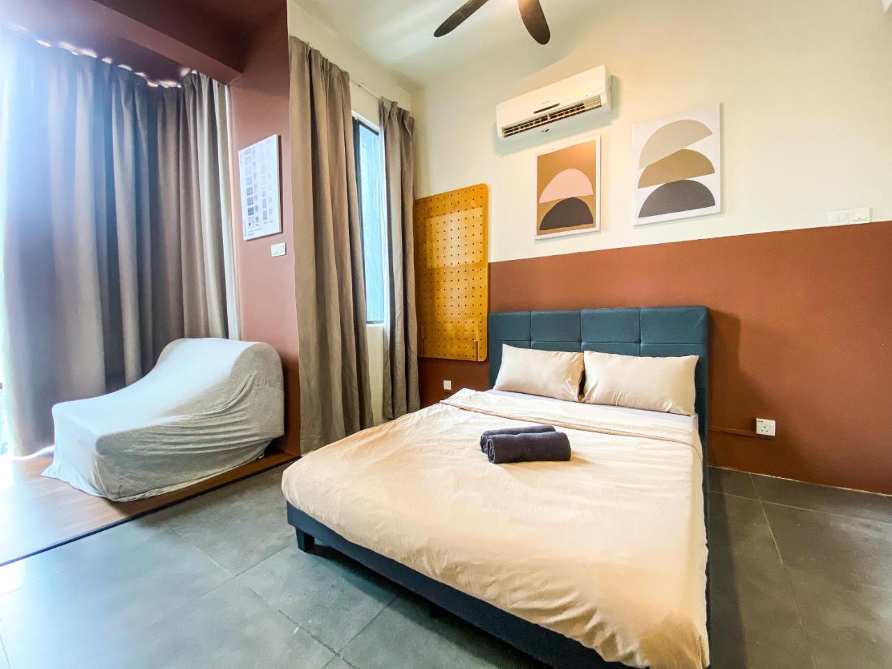 Crown1suite Near Ikea 1utama Ttdi — Kuala Lumpur