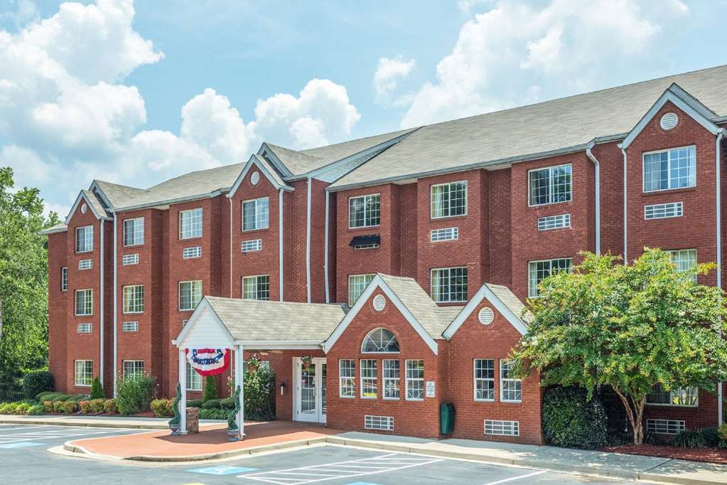 Microtel Inn & Suites by Wyndham Stockbridge Atlanta I 75 - photo 4