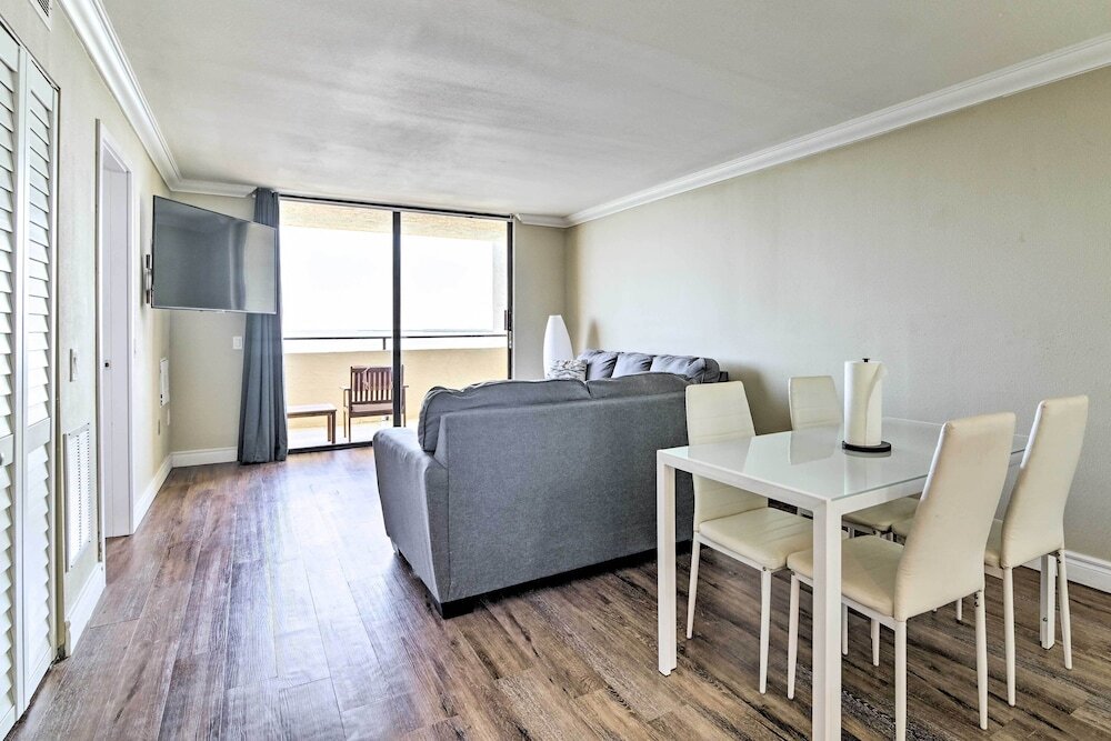 Waterfront Condo Resort Pool Tennis and Beach in Hudson, United States