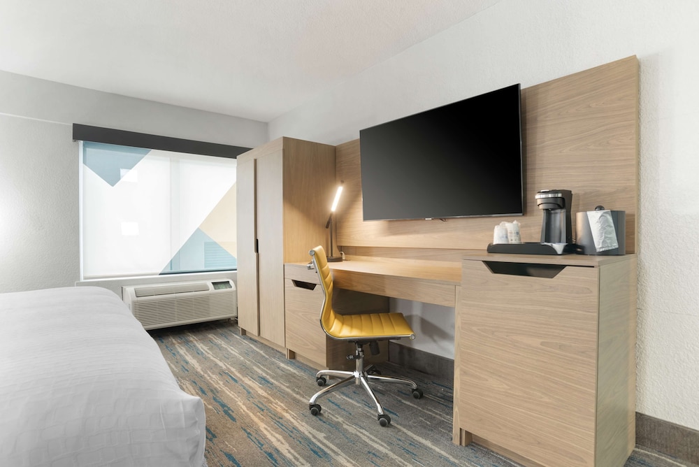 Best Western Plus Mobile Inn & Suites - photo 9