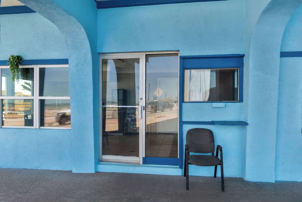 Econo Lodge Galveston Seawall TX - photo 43