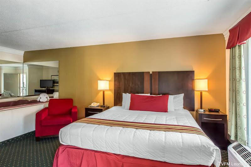 Black Bear Inn & Suites - photo 16