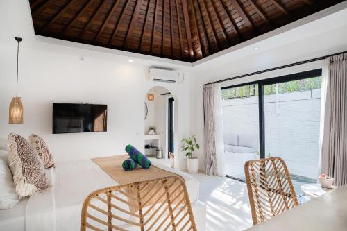 Villa Lotus 1BR Canggu Villa with private pool Near Wanderlust Soma and BaliMMA — 4-Star Luxury Hotel in Bali, Indonesia