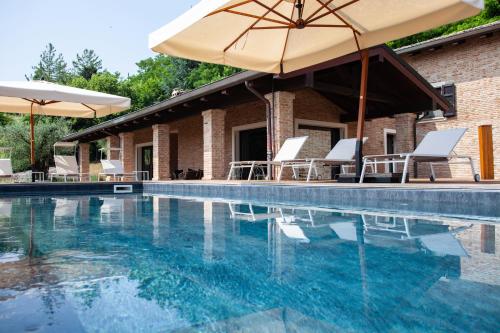 Resort Villa Paola — 4-Star Luxury Hotel in Longiano, Italy