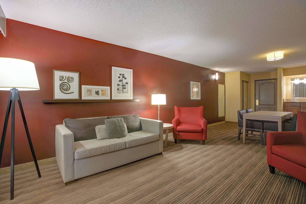 Comfort Inn & Suites St. Paul Northeast - photo 17