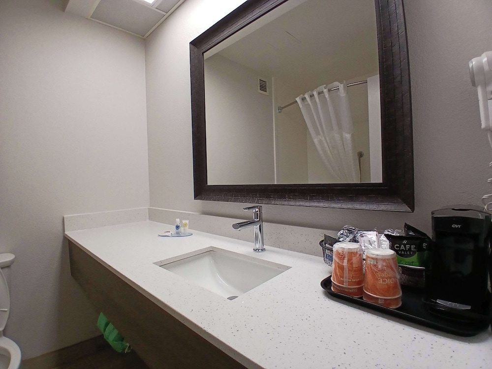 Comfort Inn Marion near Downtown & Blue Ridge PKWY - photo 23