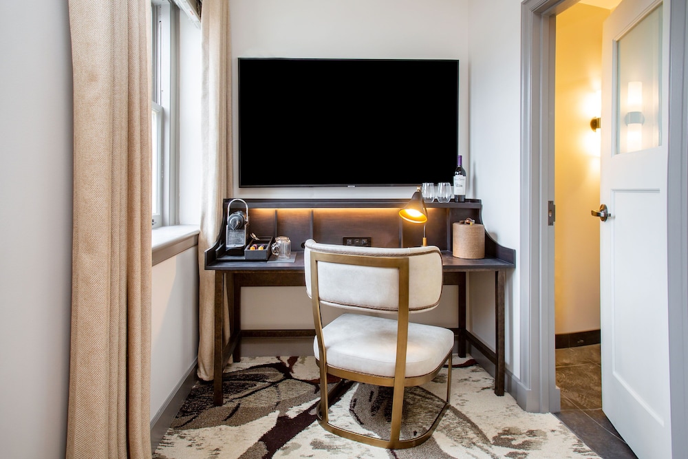 The Lodge at St Edward State park - photo 4