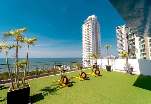 Large 2BR 2BA Condo by the Beach — 4-Star Luxury Hotel in Pattaya, Thailand