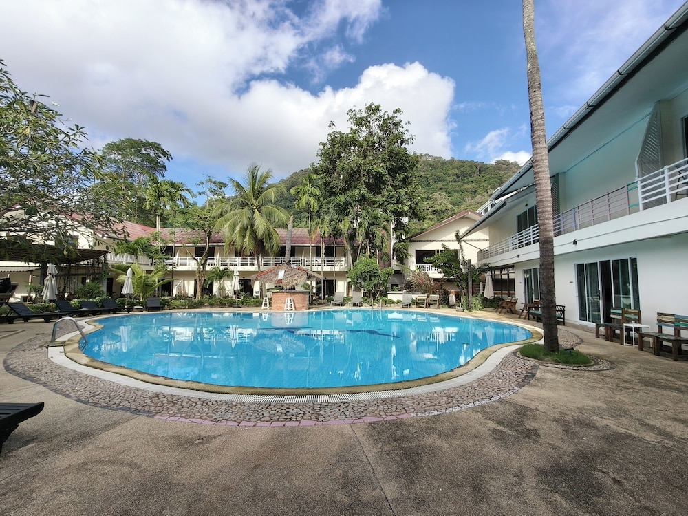 V Beach Resort - carbon neutral hotel in Patong