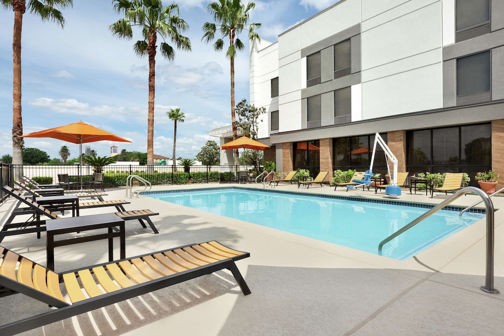 Hampton Inn Houston Brookhollow - photo 42