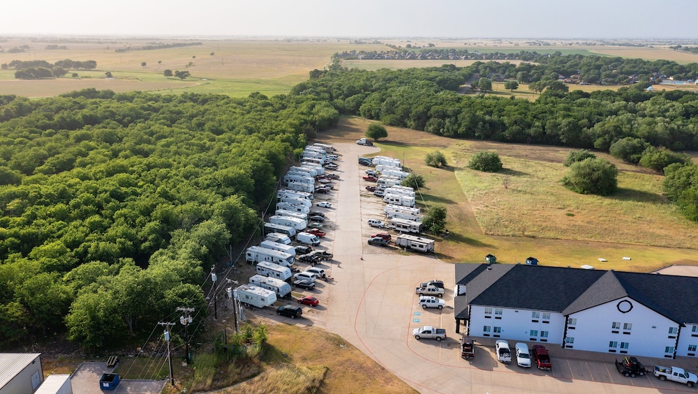 Atria Hotel and RV McGregor - photo 32