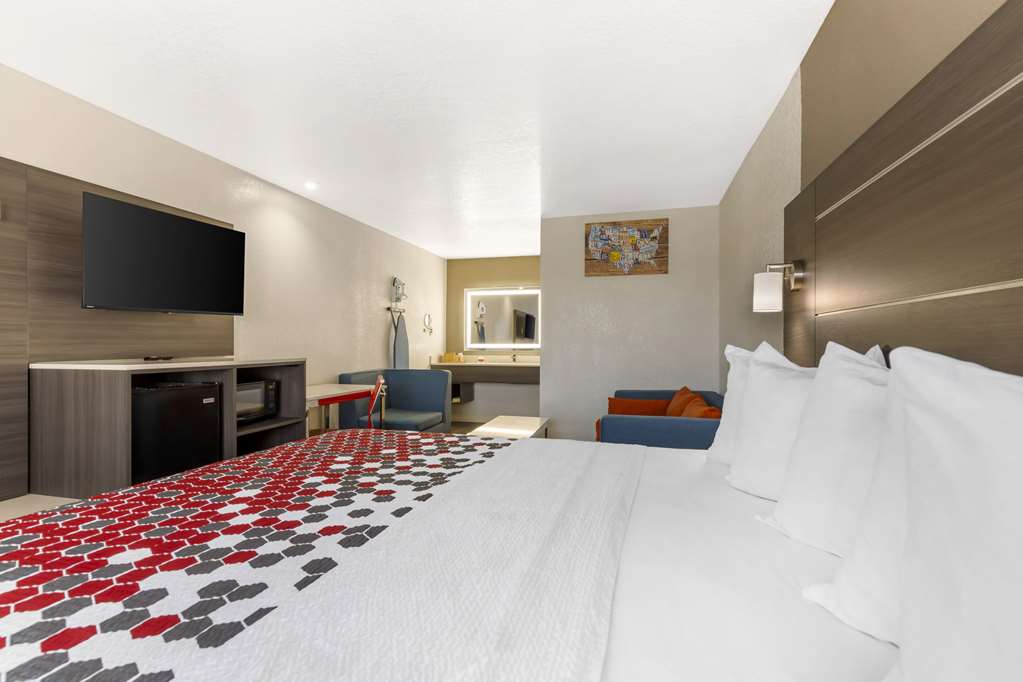 Econo Lodge Inn & Suites Near Lackland AFB - photo 28