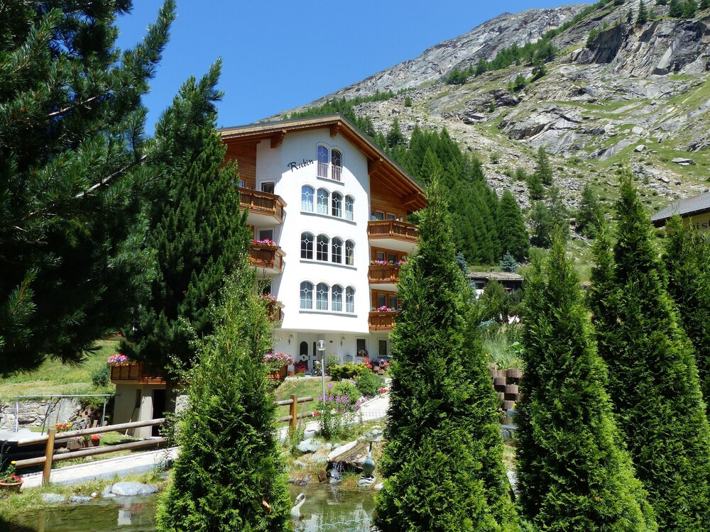 Rubin and Saphir Diamond Apartments — 4-Star Luxury Hotel in Saas-Fee, Switzerland
