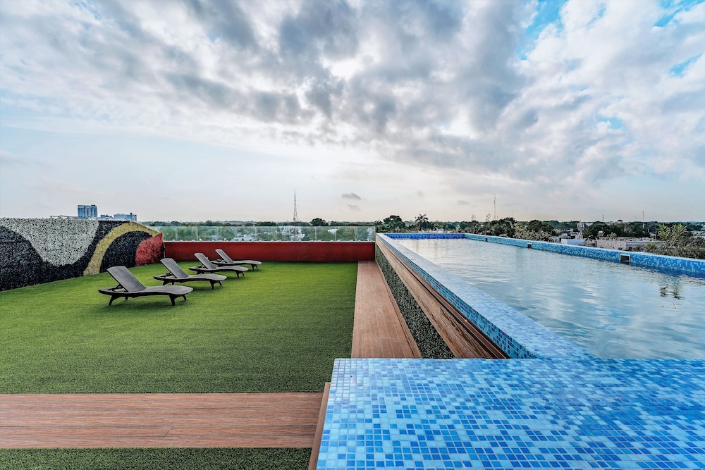 Rooftop pool