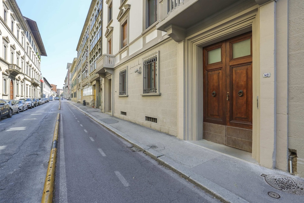 Florence Apartment Great Location Hosted by Sweetstay — 4-Star Luxury Hotel in Florence, Italy
