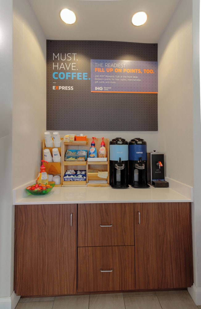 Holiday Inn Express Leland Wilmington Area by IHG - photo 36