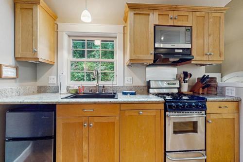 Serene Redwood Retreat - photo 12
