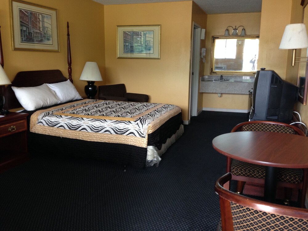 Super 8 by Wyndham Portsmouth Norfolk - photo 7