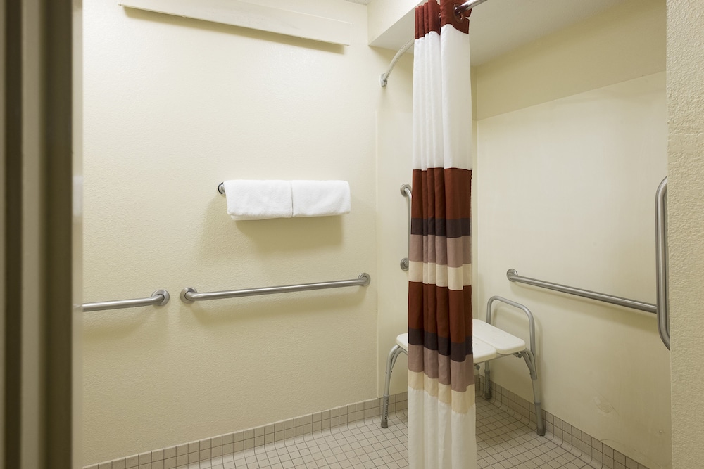 Red Roof Inn PLUS Wilmington Newark - photo 24
