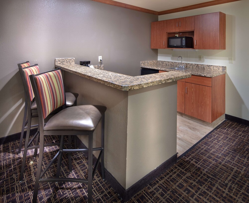 Best Western Wichita North Hotel and Suites - photo 27