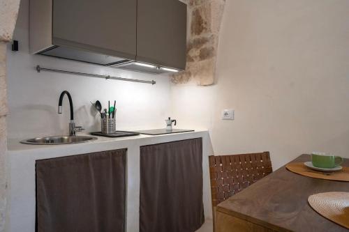 Sunny House Monolocale con Wifi vicino Ostuni — 4-Star Luxury Hotel in Ceglie Messapica, Italy