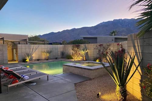 Fabulous New Luxe Home Pool Spa Views — 4-Star Luxury Hotel in Palm Springs, United States