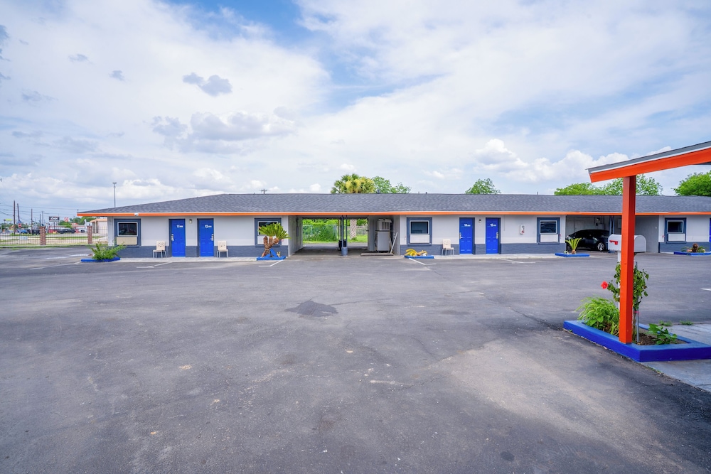 Alamo Oasis Inn And Suites By Oyo San Antonio - photo 35