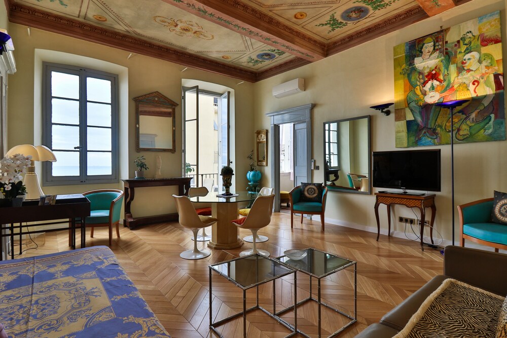 Palais Hongran De Fiana — 4-Star Luxury Hotel in Nice, France