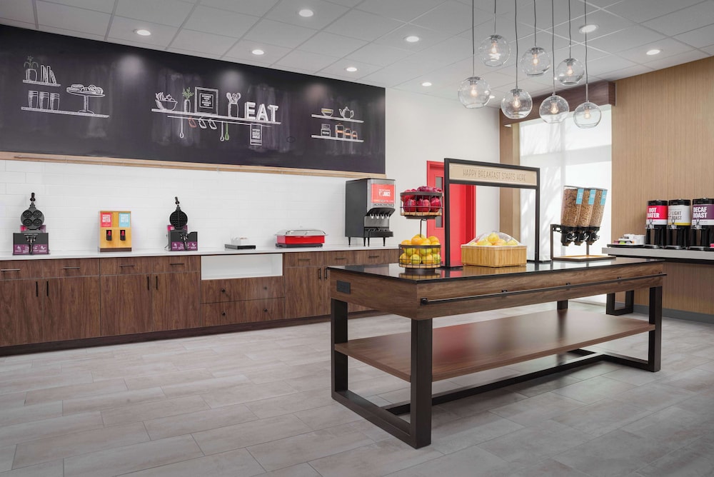Hampton Inn and Suites by Hilton Naples South - photo 40