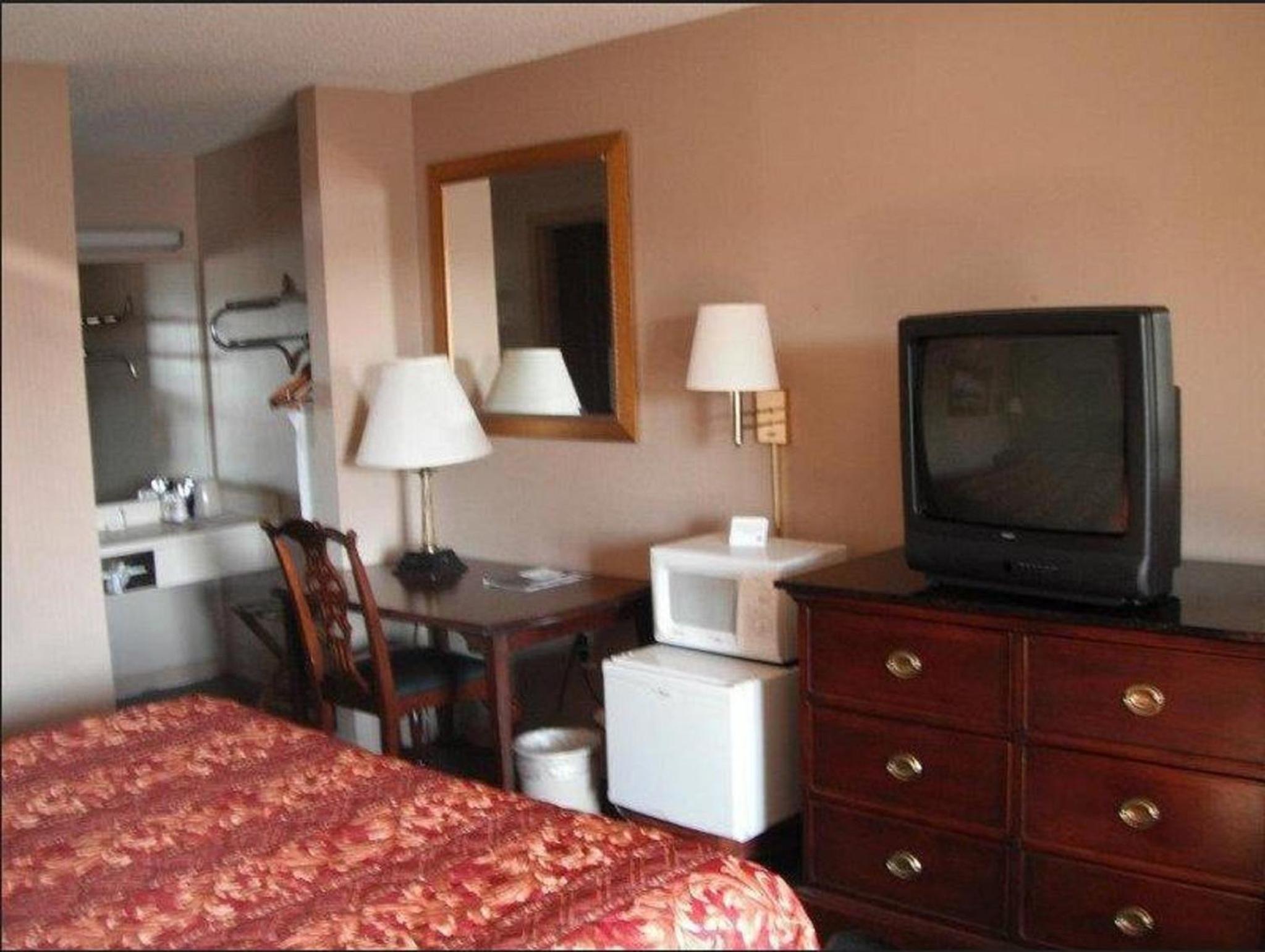 Days Inn by Wyndham Clanton AL - photo 15