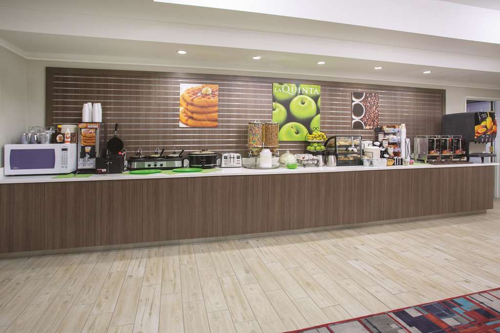 La Quinta Inn & Suites by Wyndham Gallup - photo 70