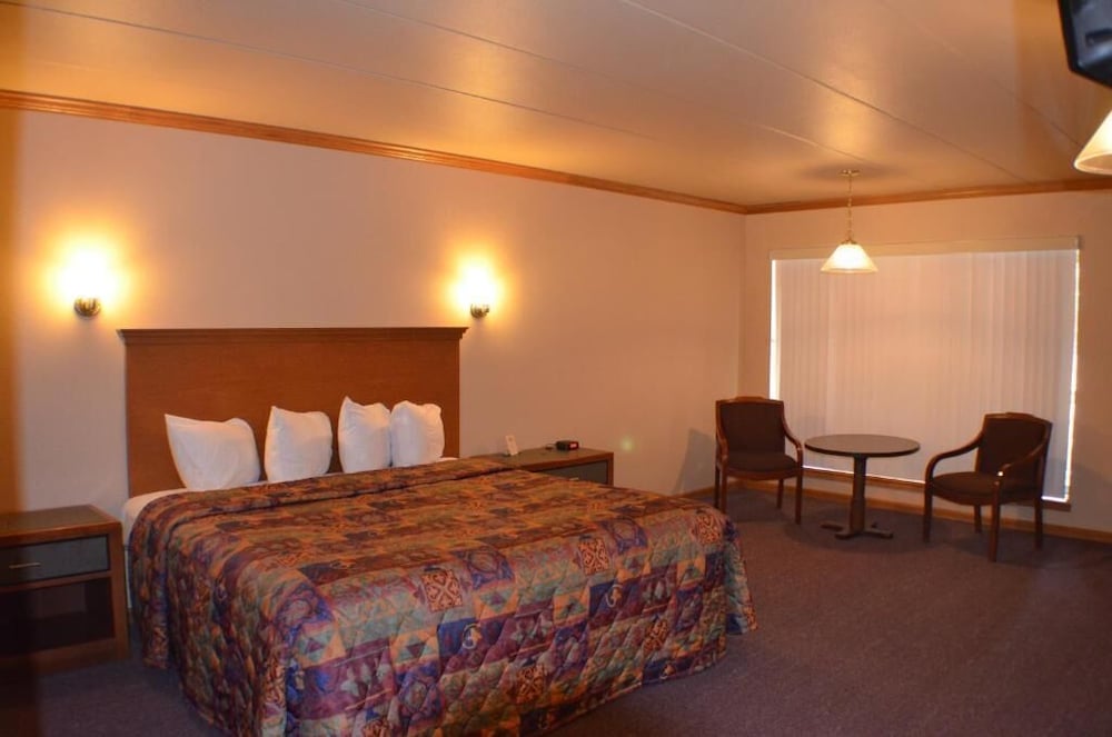 Amber's Inn & Suites - photo 10
