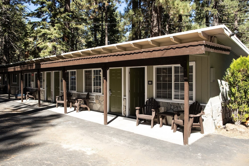 Emerald Bay Lodge - photo 15