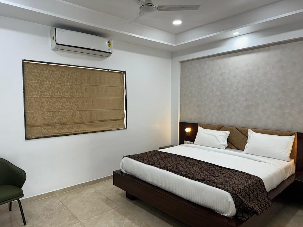 Vrindavan Greens by Hotel Ramdarbar in Satna, India