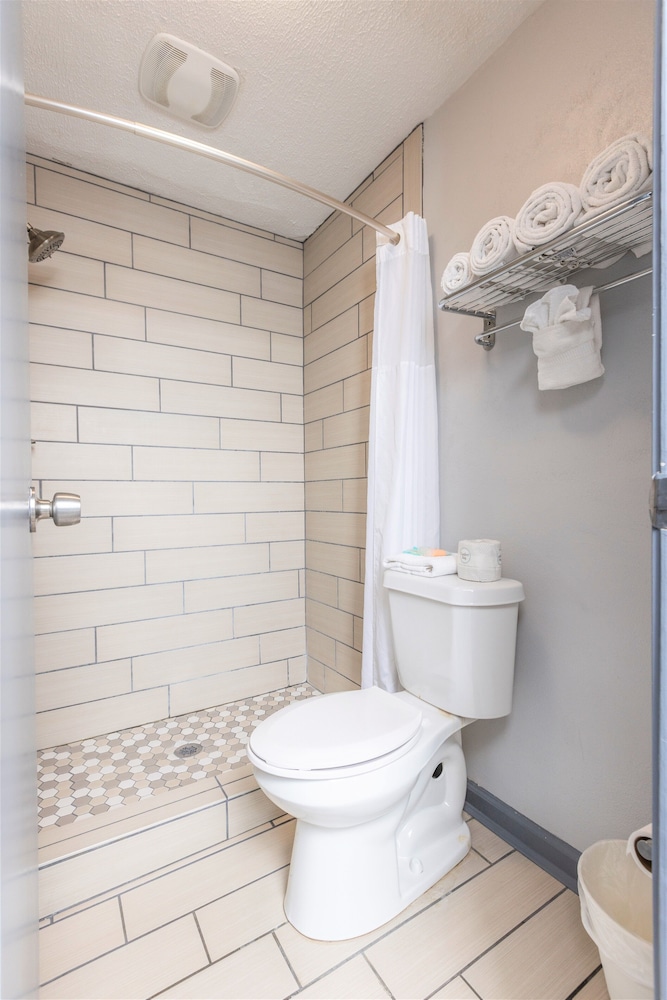 Butler Inn - photo 28