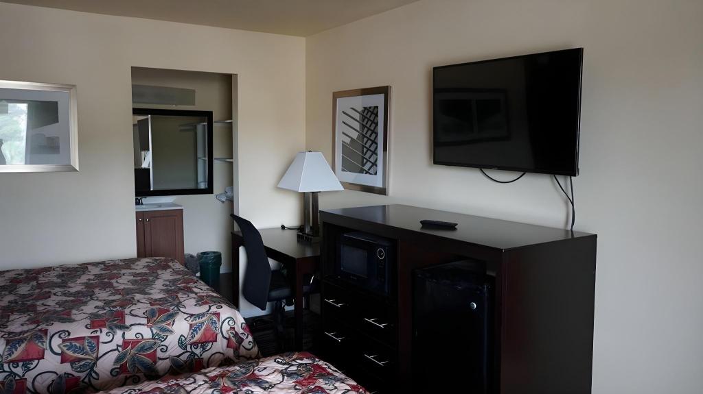 Village Motor Inn - photo 13