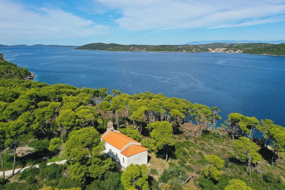 Buga Close to the Beach & Comfortable SA2 in Sali, Croatia