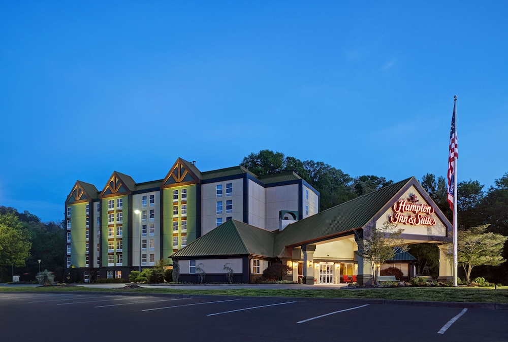 Hampton Inn & Suites Pigeon Forge On The Parkway - featured photo