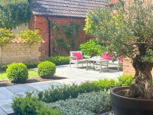 Orchard Cottage — 5-Star Luxury Hotel in Grantham, United Kingdom
