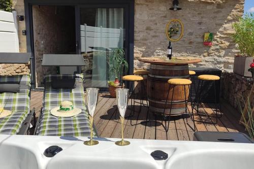 Jacuzzi Au Lemon Tree Et Charme Des Pierres Dorees - last minute hotel in Unknown City