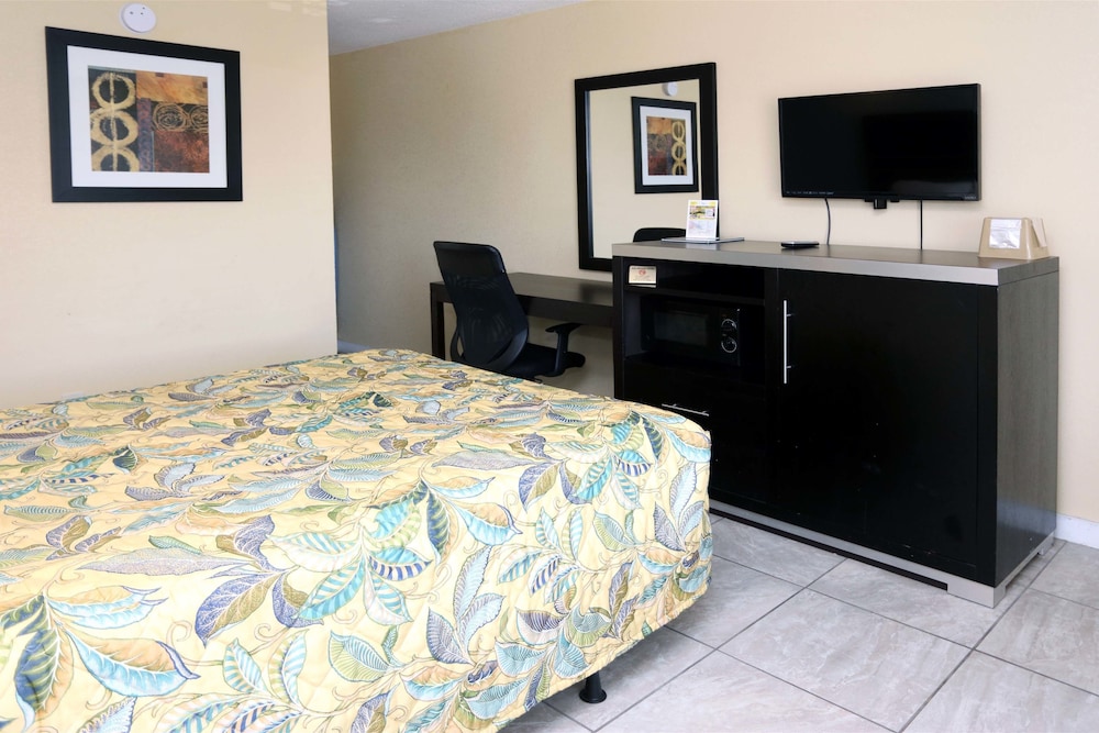 Blue Marlin Inn & Suites - photo 6