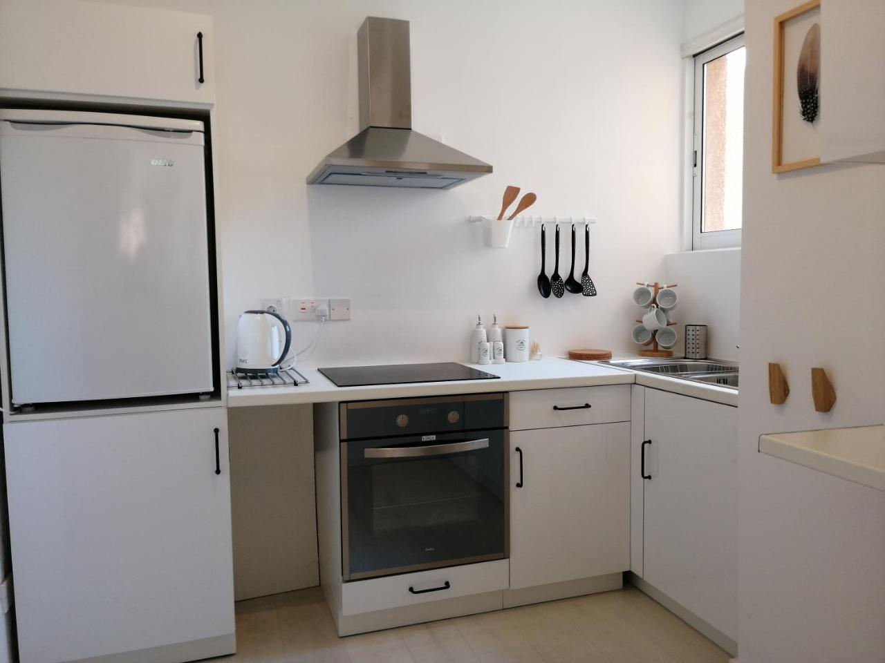 Alex’s Vacation Suite 100m From the Beach 6 Guests