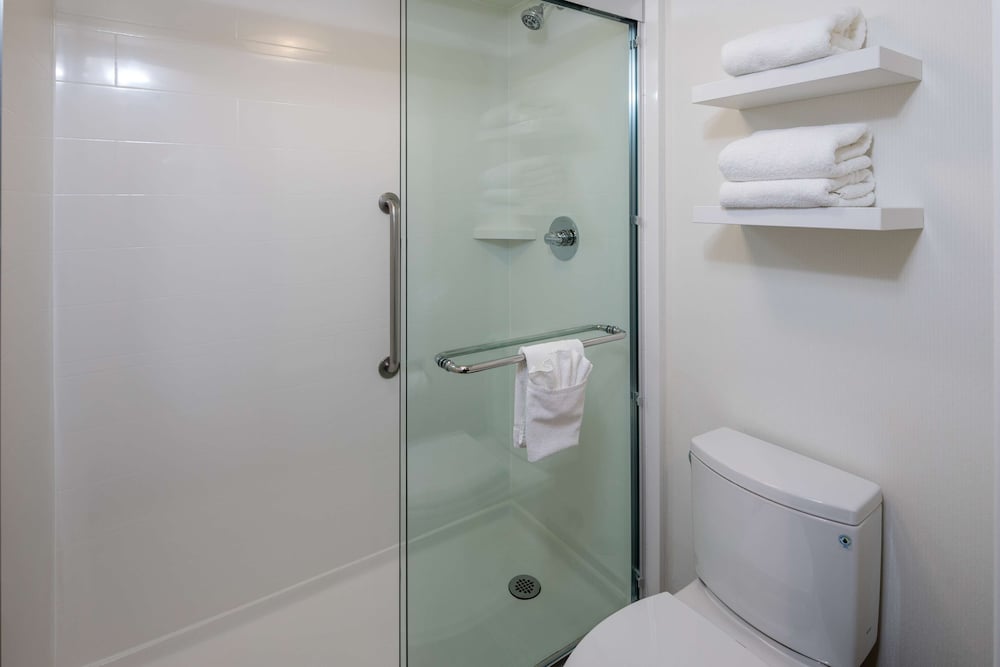 Hampton Inn San Francisco Airport - photo 28
