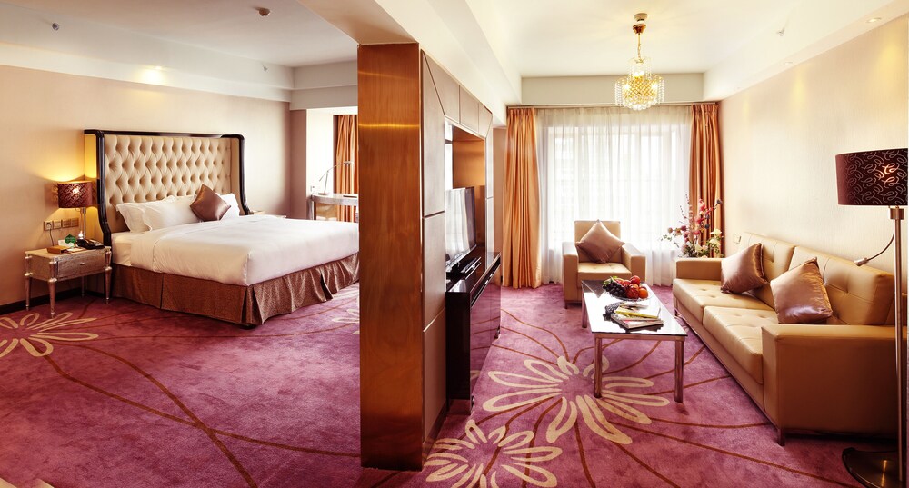 Clayton Hotel — 4-Star Luxury Hotel in Guangzhou, People's Republic of China